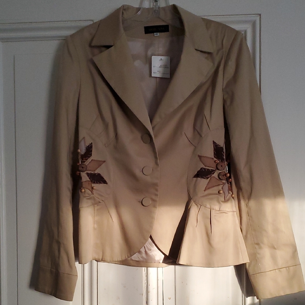 NwT Angel Nina Elegant Tan Blazer with Floral Embroidery And Bead Detailing